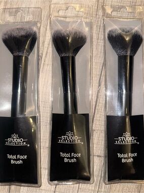 Studio Selection Total Face Brush - Black Handle with Two-Tone Bristles 3pk